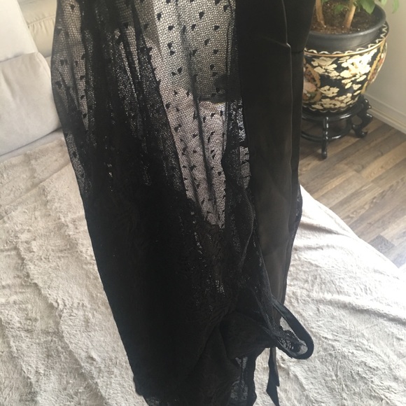 Sheet black blouse 💥⚡️4 for$25💥⚡️ - Picture 5 of 7